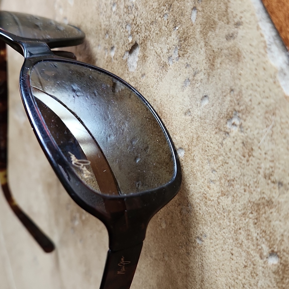 Maui Jim Tortoise Sunglasses with Blue Case - Picture 7 of 12